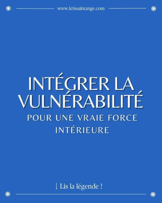 La Vulnérabilité Créative : Le Affiche "Intégrer la vulnérabilité pour une vraie force intérieure" sur fond bleu - Kris Saint Ange