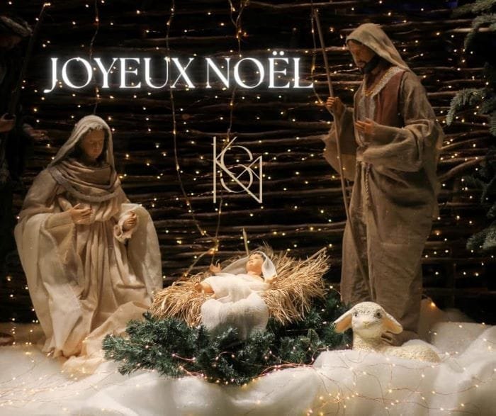 Joyeux Noël Que nos cœurs s'ouvrent donc sans réserve à la grâce de ce Noël, où l'Étoile céleste guide nos pas vers le berceau de l'Enfant-Dieu. Là, dans cette petite crèche, repose Celui qui porte en Lui la promesse d'un monde nouveau, d'une ère de Paix et de Réconciliation universelle. Car c'est en nous abandonnant à cette lumière sacrée, ce germe de l'Amour absolu, que nous pourrons transcender les divisions de notre époque troublée, et faire renaître en nous-mêmes la clarté de l'unité. Faisons rayonner en chacun de nous cet enfant divin, illuminons nos ténèbres de sa lumière régénératrice.